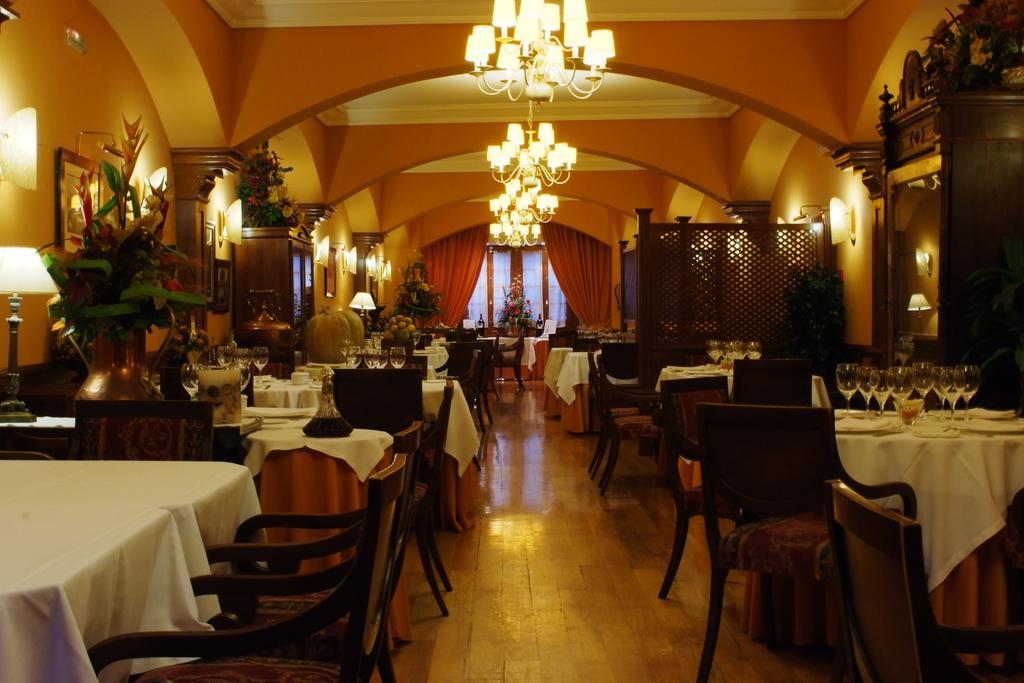Hotel Restaurante Casa Zanito Olite Exterior foto